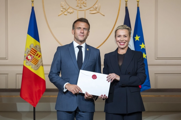 Présentation des Lettres de Créance de Son Exc. Madame Valérie Bruell Melchior, Ambassadeur de la Principauté de Monaco auprès de la Principauté d'Andorre à Monsieur Emmanuel Macron